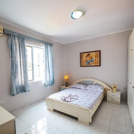 Estias Apartment *